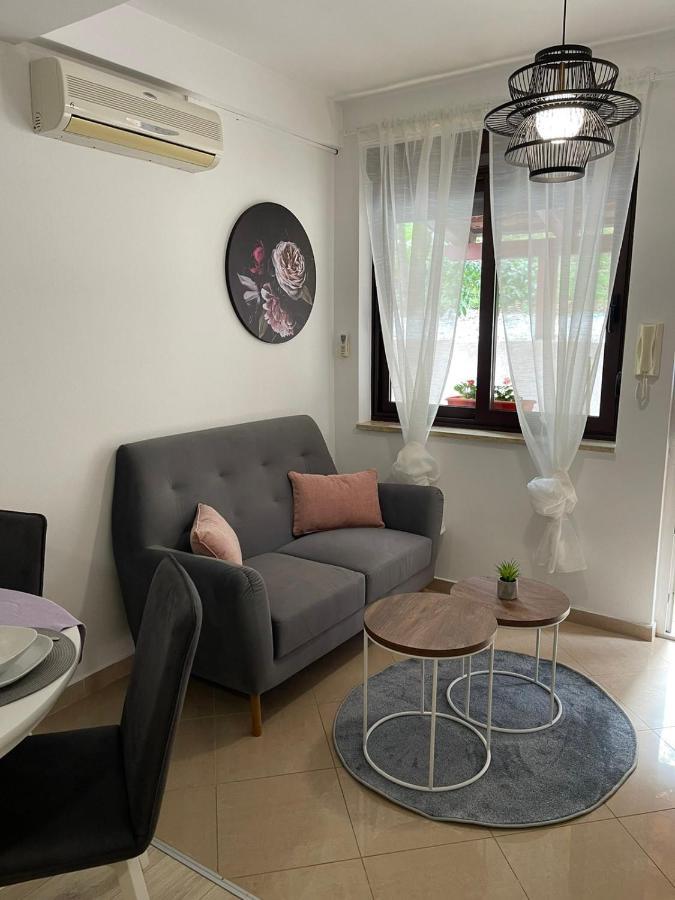 Apartments Lovro 로브란 외부 사진